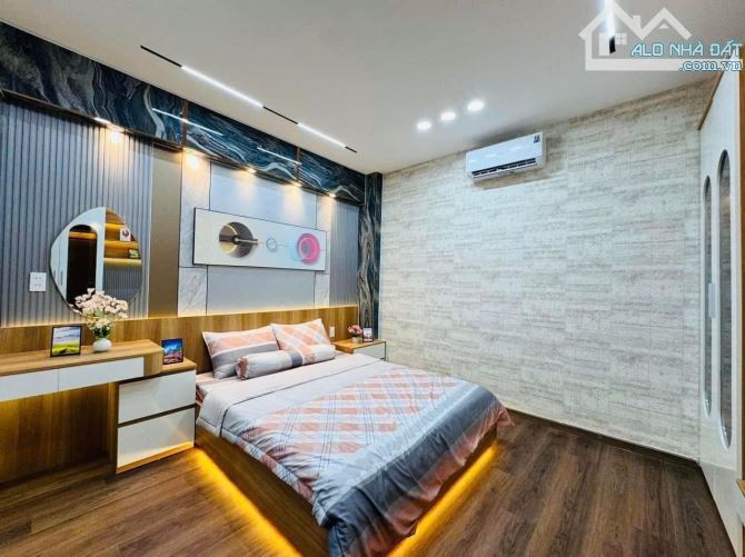 SỐC! Cần bán gấp nhà Nguyễn Đình Chính, Phú Nhuận, Tặng full nội thất, 2tỷ630, 48m2 - 2