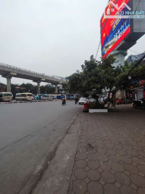 Bán đất mặt phố Cầu Giấy - Vỉa hè kinh doanh sầm uất. 70m2 giá hơn 19 tỷ - 2