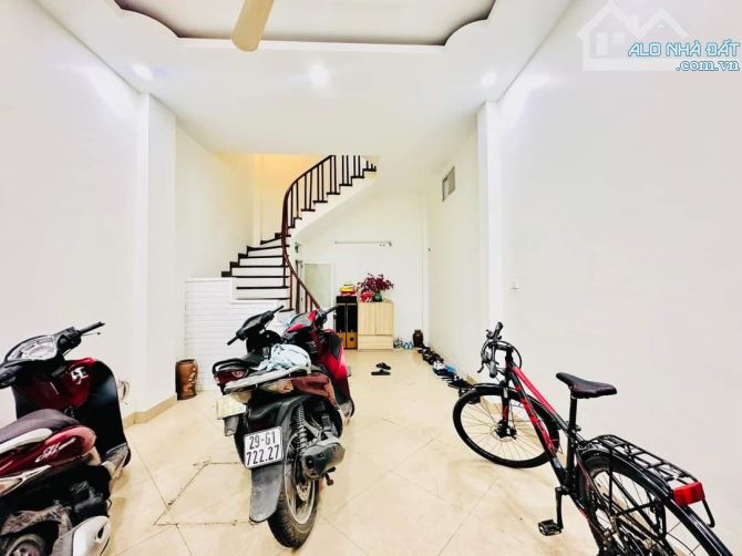 Nhà Đẹp Ngã Tư Sở - Bùi Xương Trạch - Lô Góc OTO Đỗ Cửa Giá 5.65 tỷ - 2