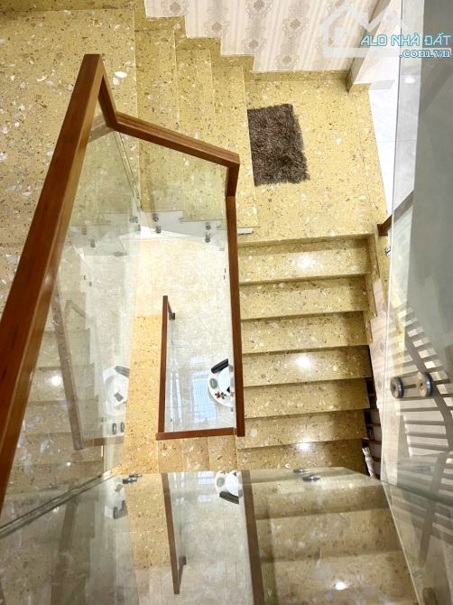 CẦN BÁN NHANH NHÀ MT NGUYỄN HỮU THỌ ĐỂ GIẢI QUYẾT VIỆC GIA ĐÌNH CHỦ GIẢM CHÀO HƠN 2 TỶ. - 3