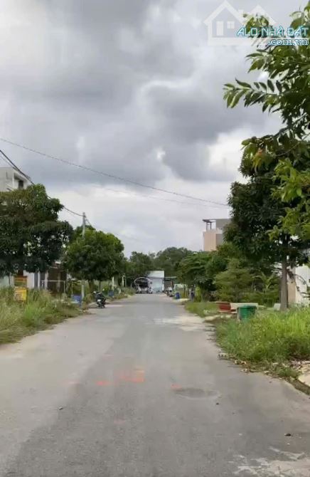 Cần bán lô đất 59.7m2 đối diện khu Vinhome Thủ Đức. Dân cư đông đúc. Giá 3.3 tỷ. chốt - 3