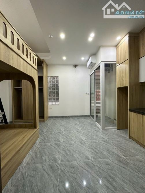 Cho Thuê CCMN Ngõ 1160 Đường Láng Đống Đa 30m2 Gác Xép Ban Công Full Nội Thất Thang Máy - 4