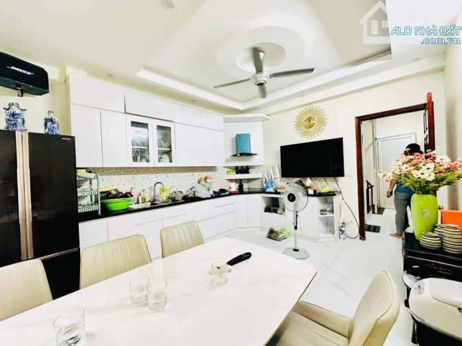 Nhà Đẹp Ngã Tư Sở - Bùi Xương Trạch - Lô Góc OTO Đỗ Cửa Giá 5.65 tỷ - 4