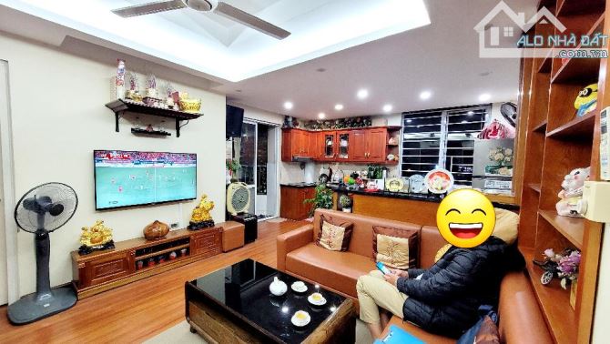 BÁN NHÀ MẶT PHỐ 3 TẦNG, 60M2, ĐƯỜNG TO 2 LÀN TRÁNH CÁC NGẢ,KINH DOANH TỐT GIÁ 8 TỶ