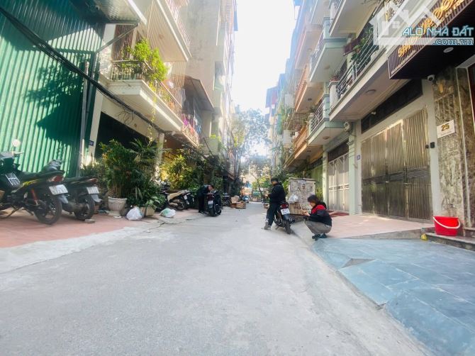 Bán nhà Phố Trần Điền, Quận Hoàng Mai. DT: 55m, 5 tầng. khu phân lô , oto. Giá: 17 tỷ 3