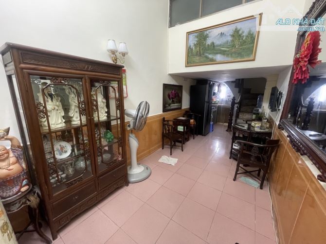 Bán Nhà Vạn Ứng - Đống Đa, 30m2 x 4 tầng, 2 ngủ, mt 3m2, ngõ thông, gần phố, sáng thoáng