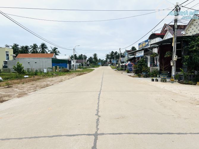 MẶT TIỀN ĐƯỜNG NGUYỄN TRÃI, CÁCH QL1A CHỈ 150M, FULL ĐẤT Ở ĐÔ THỊ, NHỈNH 1 TỶ XÍU