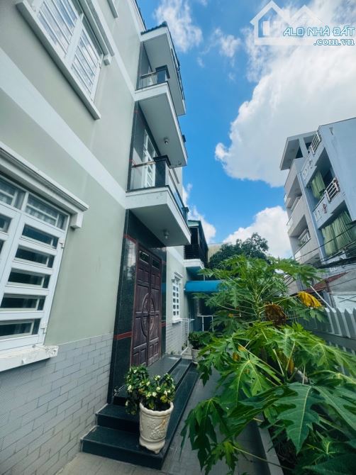 Bán nhà đẹp 4 tầng, Võ Thị Nhờ Q7 sát bên Vincom, 60m2 chỉ 9 tỷ
