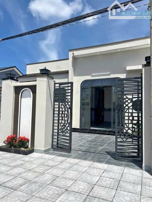 Bán Gấp căn nhà Cấp 4 DT: 155m2 ( Thổ Cư) Sổ hồng Riêng . Giá 660 Triệu