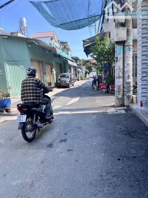Nhà mới ở ngay  Đ số 20 Mã Lò  gần ngã tư 4 xã hẻm xe hơi thông  64m2,4Tầng 3tỷ 990
