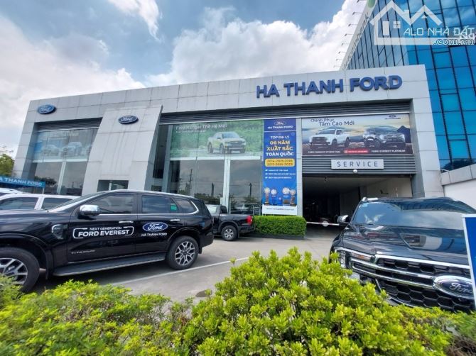Tòa nhà lô góc mặt quốc lộ 32 đối diện wisteria 5000m2 6 tầng mặt tiền 60m chỉ 74 triệu 1m