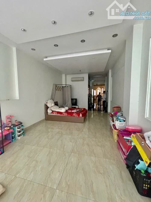 Nhà 5 tầng - Mặt đường Mê Linh - Vị Trí Đẹp - 1