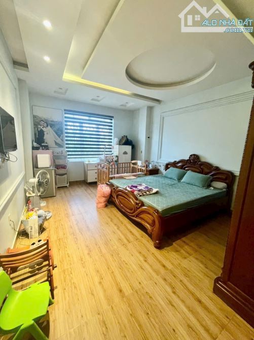 Nhà 5 tầng - Mặt đường Mê Linh - Vị Trí Đẹp - 2