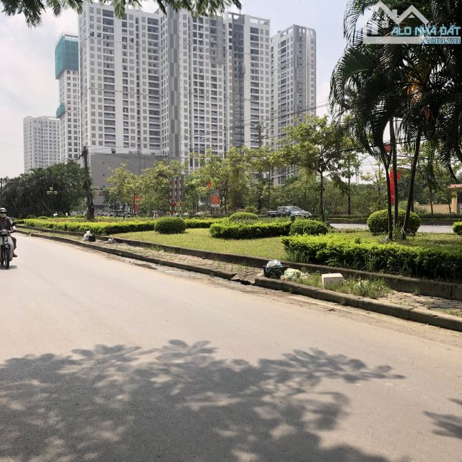 Tòa nhà lô góc mặt quốc lộ 32 đối diện wisteria 5000m2 6 tầng mặt tiền 60m chỉ 74 triệu 1m - 3