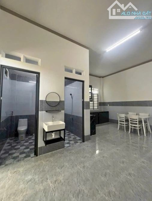 Bán Gấp căn nhà Cấp 4 DT: 155m2 ( Thổ Cư) Sổ hồng Riêng . Giá 660 Triệu - 3
