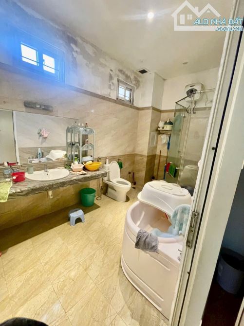 Nhà 5 tầng - Mặt đường Mê Linh - Vị Trí Đẹp - 5
