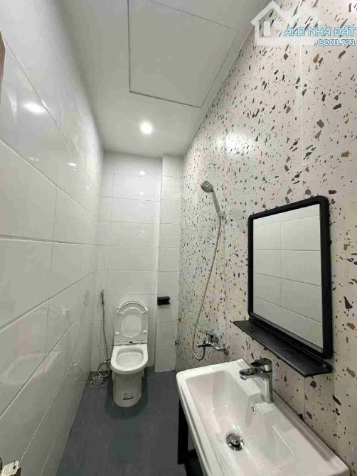 Bán nhà kiệt Dũng Sĩ Thanh Khê, gân đường chính