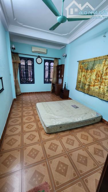 Cho thuê nhà riêng 4 tầng phố Bạch Đằng, gần Chương Dương Độ