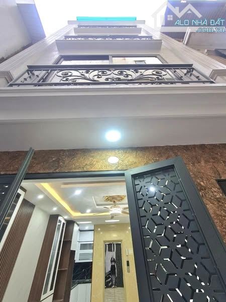 BÁN NHÀ TỨ LIÊN 40/45M2 - THANG MÁY - LÔ GÓC - GẦN PHỐ