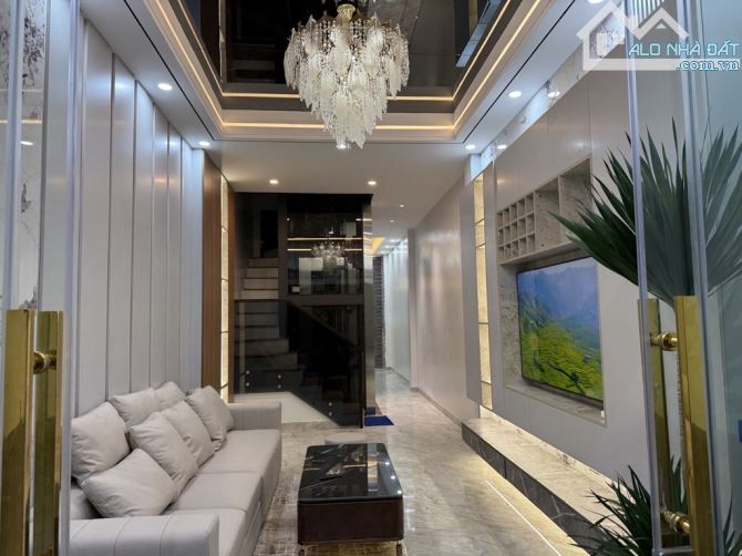 Vip - Bán nhà 6 tầng x 50m2, thang máy chạy vù vù phố Tây Sơn, Đống Đa