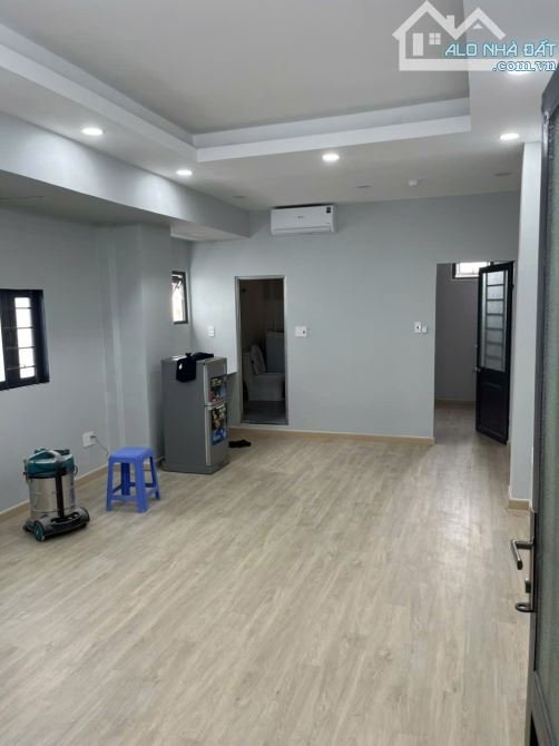 Cho thuê phòng Lý phục man, 40m2, sạch sẽ, tiện nghi, máy giặt, tủ lạnh, quận 7