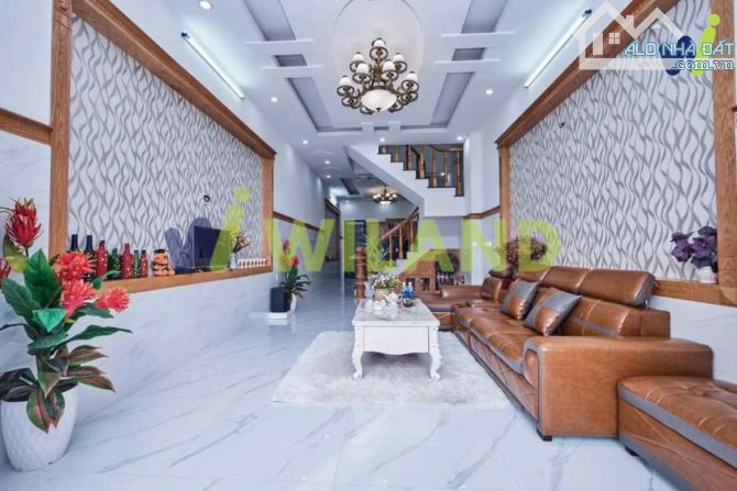 BÁN NHÀ MẶT TIỀN CHU MẠNH TRINH GẦN ĐOẠN LÊ HỒNG PHONG SẦM UẤT CHỈ 11 TỶ
