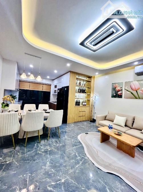 Bán Nhà Đẹp Việt Hưng 50m2- Hơn 9 tỷ-SIÊU PHẨM 6 TẦNG THANG MÁY-FULL NỘI THẤT-KINH DOANH