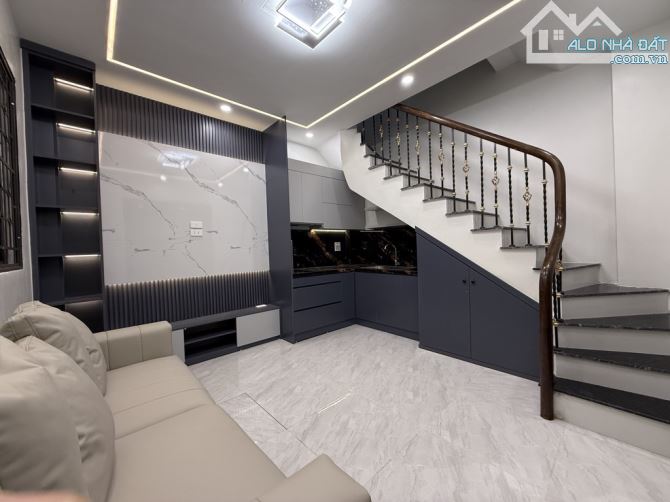 Bán nhà 33m², 5 tầng, Full nội thất tại Tây Sơn – Ngõ ô tô tránh nhau