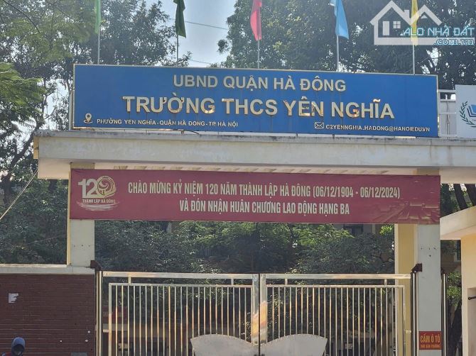 Bán nhà trong đê Yên Nghĩa, Hà Đông, giá còn 3 tỷ 6, gần trường học, liên hệ ngay.