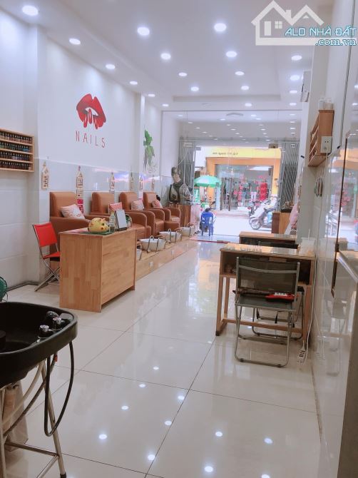 Cho thuê nhà số 64 - 64A Nguyễn Trãi, Phường 3, Quận 5 - 1