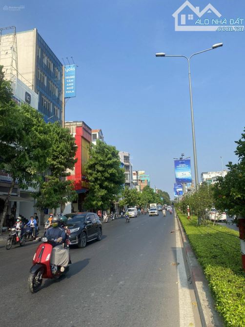 Tòa Building MT Cộng Hòa đoạn đẹp - 10x30m - H + 8L - HĐT 350tr/th - Giá: 50 Tỷ TL - 1