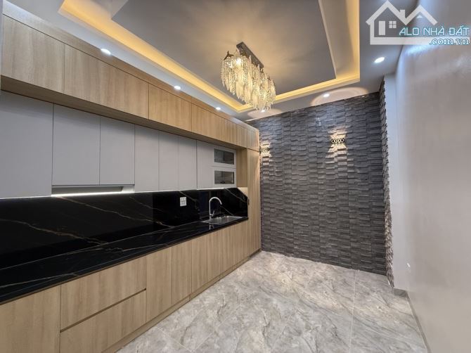 Vip - Bán nhà 6 tầng x 50m2, thang máy chạy vù vù phố Tây Sơn, Đống Đa - 1