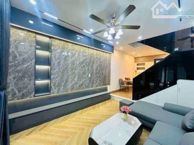 BÁN NHÀ 3 TẦNG ĐẸP, FULL NỘI THẤT - GIÁ NHỈNH 2 TỶ - TRUNG TÂM THANH KHÊ - OTO ĐỖ - 12