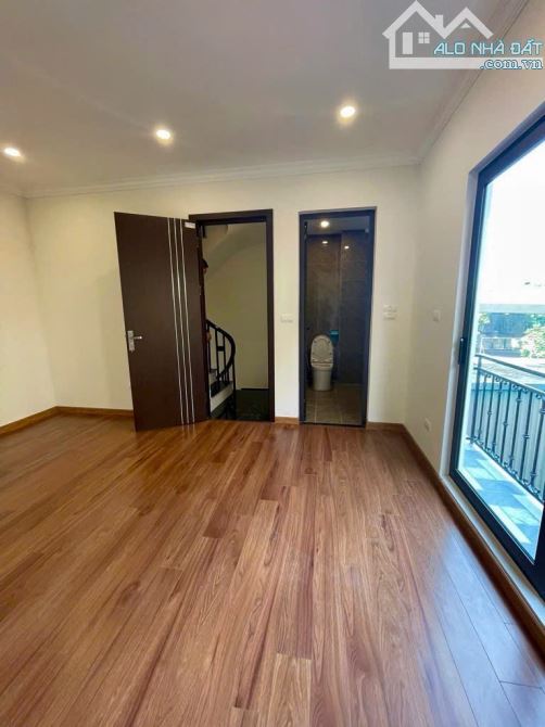 Nhà 30m2 5 tầng lô góc - nông, rộng, Thượng Thanh - giá tốt 4,6 tỷ - 2