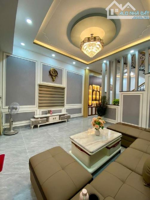 🏡SÁT MẶT TIỀN QUANG TRUNG - THU NHẬP ỔN ĐỊNH - 136m2 (10x13m) - Thiết kế TÂN CỔ ĐIỂN 🍀 - 2