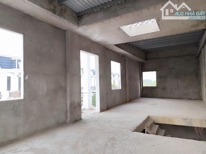 Bán nhà góc 2 Mặt Tiền 176m2 view Sông Thạnh Phước, Tp. Tân Uyên. Giá chỉ 2,8ty - 9