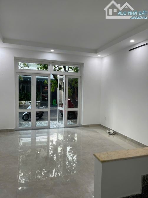 Bán gấp nhà mặt phố đường Huỳnh Thúc Kháng, 10 tỷ, 100m2, Hải Châu, Đà Nẵng