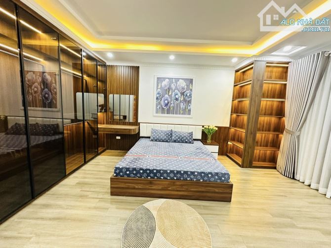 BÁN NHÀ NGUYỄN PHONG SẮC - CẦU GIẤY - 36M² - HƠN 8 TỶ - Ô TÔ QUA NHÀ