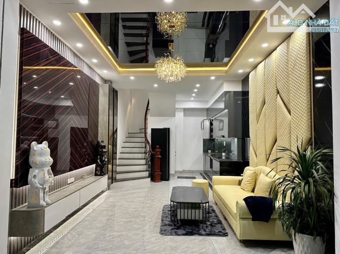 BÁN NHÀ HOÀNG QUỐC VIỆT - CẦU GIẤY - 36M² - HƠN 8 TỶ - Ô TÔ QUA NHÀ