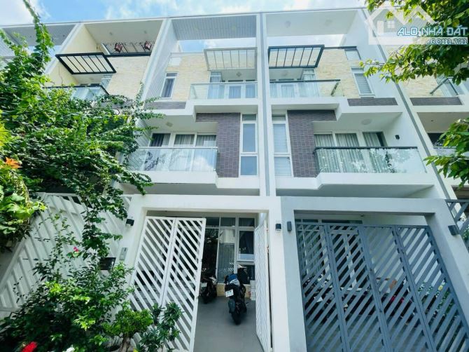 Nhà Đẹp Hoàn Thiện Full Nội Thất, Khu Compound Bờ Sông Quận 7, Giá 17 Tỷ