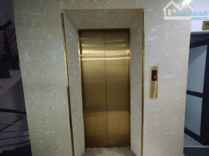 Cho thuê tòa nhà đường Bùi Huy Bích, Hoàng Mai. DT 100m, 7 tầng, MT 7m, có thang máy. Giá - 11