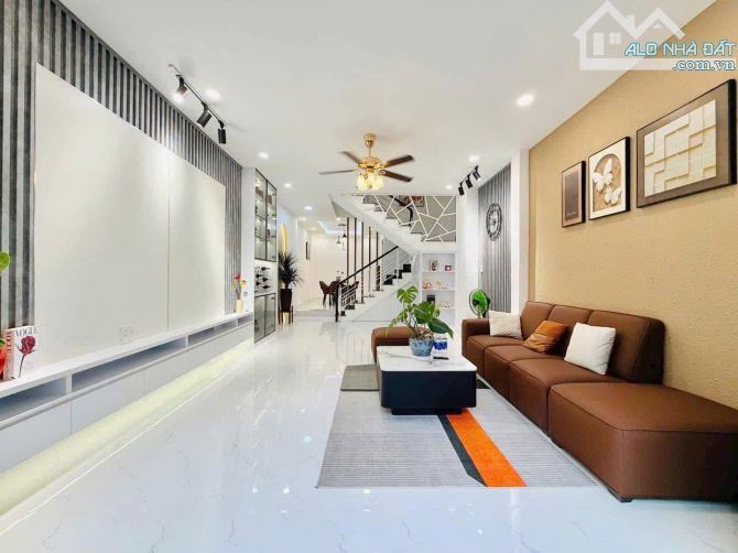 Nhà đẹp 1 trệt 2 lầu 60m2 ngay Hoà Bình, Tân Phú. Giá: 3 Tỷ 090. SHR, hẻm ô tô 5m thông - 1