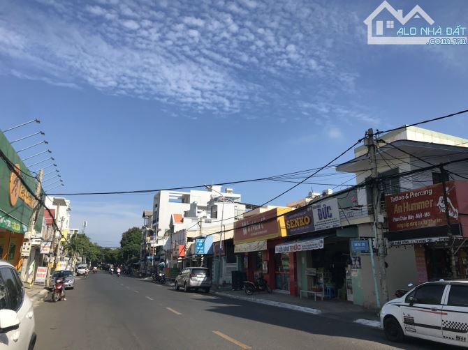 GẤP CẦN BÁN NHÀ MẶT TIỀN TRẦN ĐỒNG (VŨNG TÀU) 1 TRỆT 2 LẦU MỚI GẦN DU LỊCH BIỂN VIP - 1