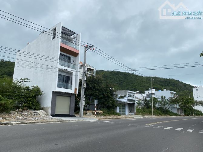Bán lô đất mặt tiền đường Phạm Văn Đồng - Vĩnh Hoà - Nha Trang - 1