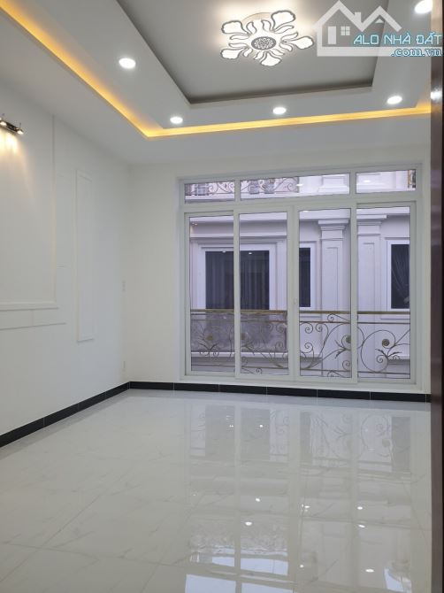 CHO THUÊ NHÀ ĐẸP 3 LẦU SÁT CÔNG VIÊN ĐƯỜNG 10M BÌNH PHÚ Q.6 - 1