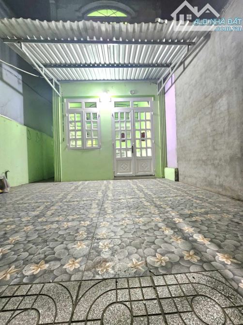 NHÀ 2 TẦNG GẦN 100M2 (5MX19M), VÀI BƯỚC CHÂN RA MẶT TIỀN TÂN HIỆP 18, Ô TÔ NGỦ TRONG NHÀ. - 1