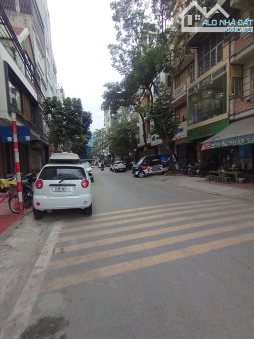 Cho thuê tòa nhà đường Bùi Huy Bích, Hoàng Mai. DT 100m, 7 tầng, MT 7m, có thang máy. Giá - 12