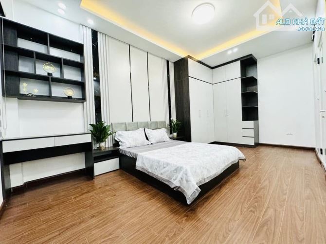 Nhà Mễ Trì, 40m2, 5 tầng, MT 4m, ô tô tránh, kinh doanh, giá hơn 10 tỷ - 2