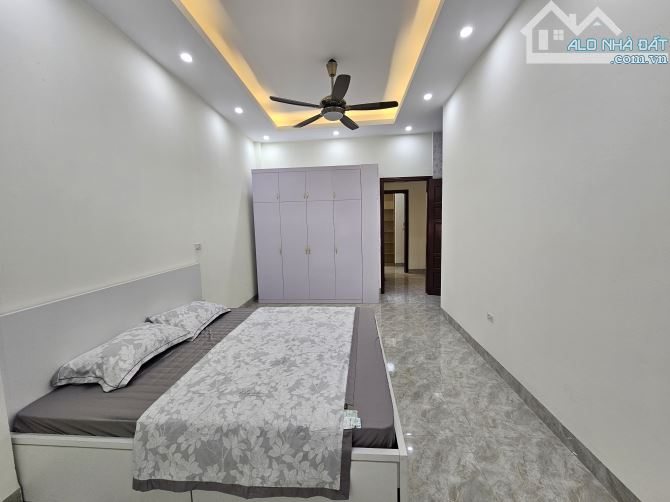 HƠN 7 TỶ- VIỆT HƯNG- LONG BIÊN- 57M2 NHÀ ĐẸP DÂN XÂY - 3 NGỦ FULL NỘI THẤT - Ô TÔ ĐỖ CỔNG - 2