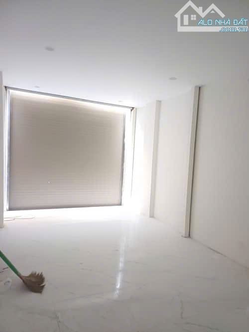 BÁN NHÀ LÔ GÓC TÂY SƠN - ĐỐNG ĐA - DT 42M2 x 4T - MT 3.3M - 13.2 TỶ - Ô TÔ DỪNG ĐỖ - 2